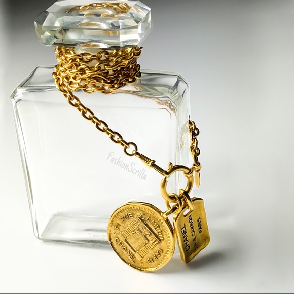 CHANEL 31 RUE CAMBON 1980โs double pendant chain - Picture 4 of 15